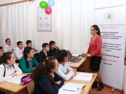 34 məcburi köçkün şagirdin cəlb olunduğu fizika kursları yekunlaşdı