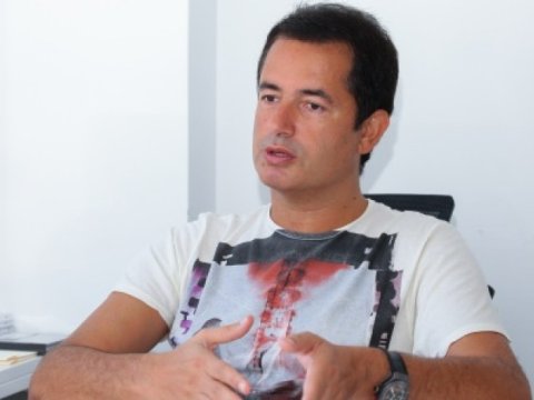 Xəyanət qurbanı Acun Ilıcalının  təhsil faciəsi – İki universiteti yarımçıq qoyur, qüsurlular üçün məktəb tikdirir  