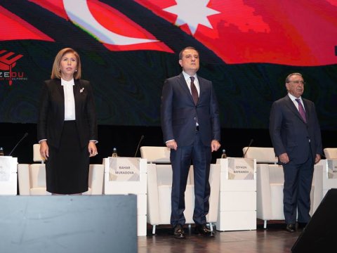 Proqnoz və məqsədlərin  yaxın  məsafəsindən  videoreportaj  - Müəllimlərin XV Qurultayı