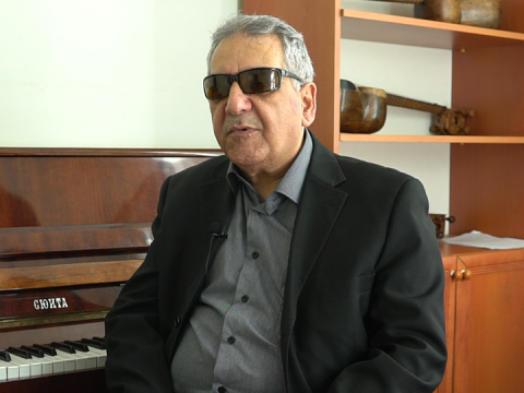 Dünyanı yalnız musiqi ilə görən müəllim - Görmə məhdudiyyətli ifaçının qeyri-adi dərs metodu - TƏSİRLİ VİDEO