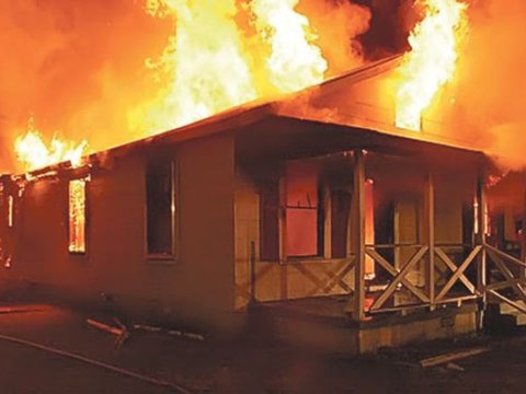 Qəbələdə orta məktəb binası yandı