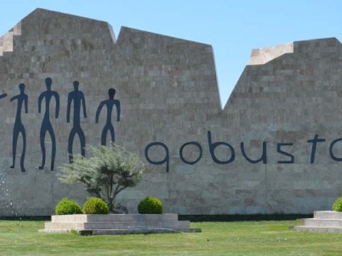 Burada məktəbə az şagird  gedir, illərlə tələbə  yetişmir, göstəricilər zəifdir – Qobustanın “təhsil qayalıqları”  