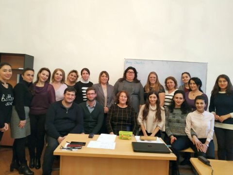 İngilis dili müəllimləri üçün təlim keçirilir     