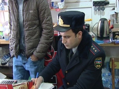 Məktəblilərə alkoqollu içkilər və tütün məmulatları satan şəxslər cərimələndi