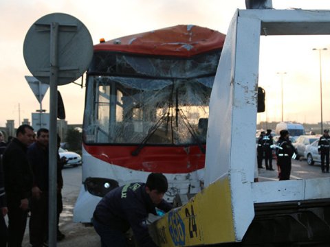 Azərbaycanda məktəbliləri daşıyan avtobus qəzaya düşdü - Xəsarət alanlar var