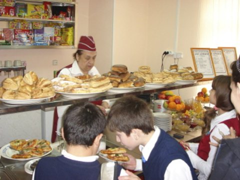 Məktəb bufetlərində hansı qadağan olunan mallar satılır? – Ciddi təhlükə  