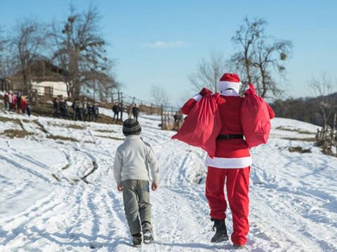 Nazirlikdən şaxta babadan hədiyyə istəyən şagirdlə bağlı AÇIQLAMA