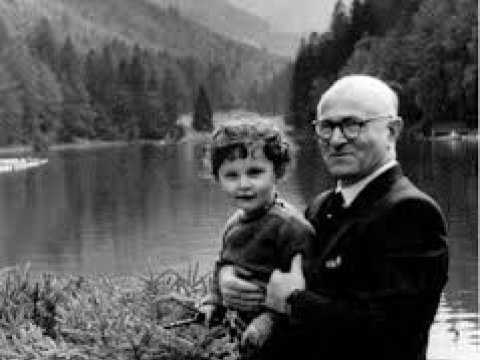 Ceyhun Hacıbəylinin imkansızlıq üzündən məktəbdən qovulan oğlu - Acı tale, qürbət həsrəti