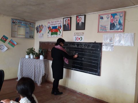 “Dəftərimi “sinif jurnalı” edib, uşaqlara qiymətlər verirdim” - Gənc müəllimin 