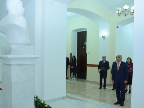 UNEC-də Heydər Əliyevin anım gününü qeyd olunub - FOTO    