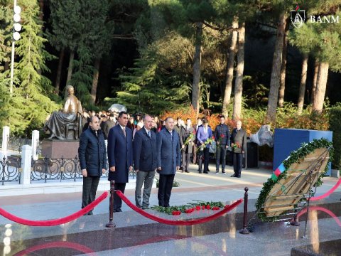 BANM-in kollektivi Heydər Əliyevin məzarını ziyarət edib 