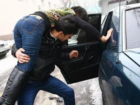 8-ci sinif şagirdini evlənmək məqsədi ilə qaçırdılar