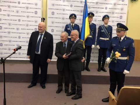 Arif Quliyev Ukrayna Milli Elmlər Akademiyasının 100 illik diplomu ilə təltif edildi - FOTO