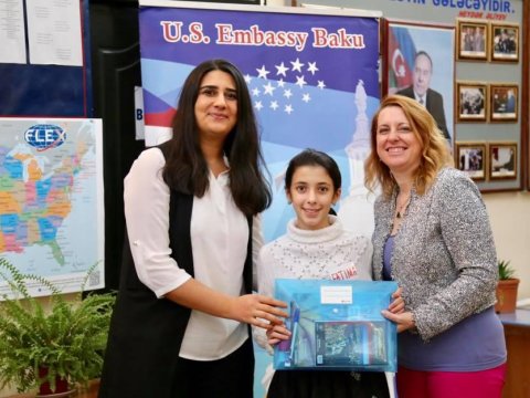 Məcburi köçkünlər məktəbində ingilis dili proqramı həyata keçirilir