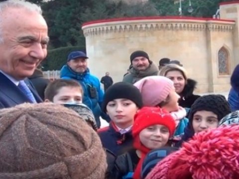Hacıbala Abutalıbov məktəblilərə məsləhət verdi - VİDEO