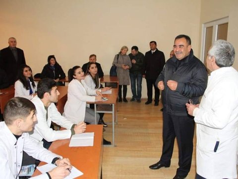  Rektor  tələbəsinə   görə  sosial  şəbəkə  istifadəçilərinə  müraciət etdi – Azərbaycanda