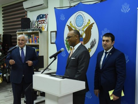 ABŞ diplomatı ADU-nun “Səfir saatı”nda tələbələrlə görüşdü    