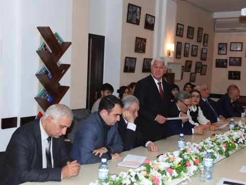 Universitetdə KİV-də  Azərbaycan dilinin təmizliyinin qorunması  müzakirə edildi
