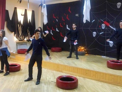 Məktəblilər narkomaniyanın fəsadlarına dair maarifləndirici səhnəciklər göstəriblər