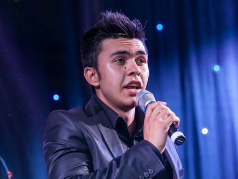 “Ukraynanın səsi” yarışmasının iştirakçısı kimsəsiz adaya bu kitabları aparacaq -  Vaqif Nağıyevin “Kitab çantası”