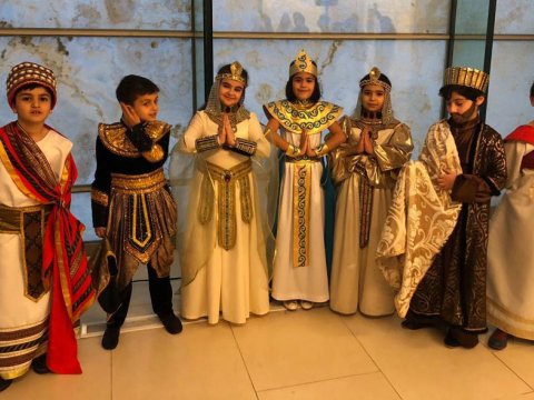 Məktəblilər dünya diplomatiya tarixinə həsr olunmuş tamaşa göstəriblər - FOTO