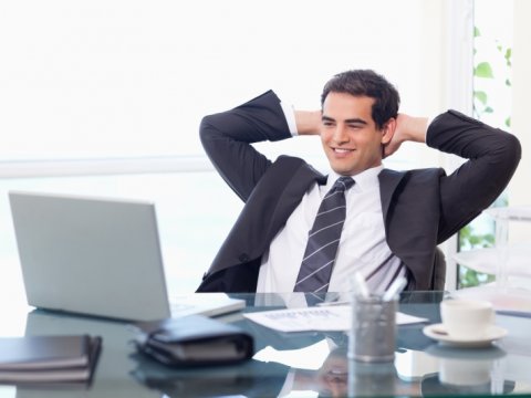 Orta təhsil müəssisəsini kimlər idarə edə bilməz? –Hüquqi bilgi  