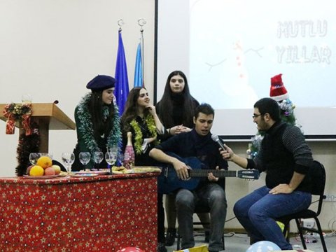 Azərbaycan Universitetində Yeni ilə həsr edilən kompozisiya nümayiş olunub