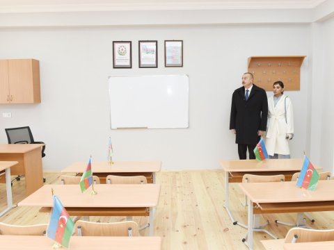 Prezident və xanımı orta məktəbdə yaradılan şəraitlə tanış olub    