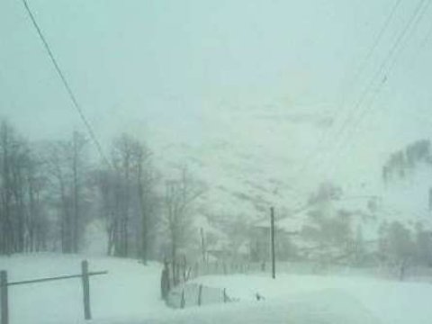 Qonşu ölkədə məktəblər bağlandı - Qarlı hava səbəbindən