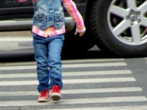 Avtomobil 1-ci sinif şagirdini vuraraq öldürüb   