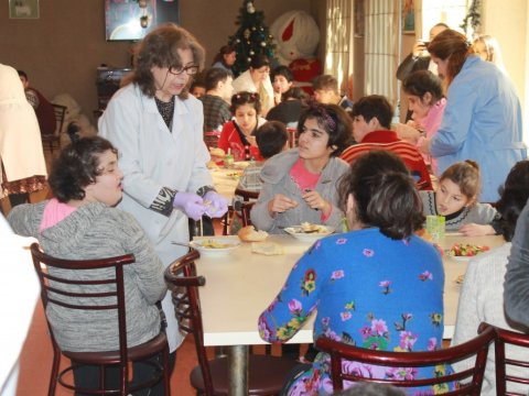 Komitənin əməkdaşları uşaq evində - FOTO