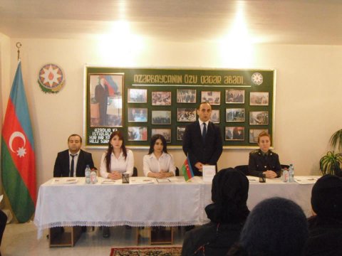 Rektor qadın məhbuslarla görüşüb