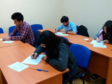 Magistrantlar kompüter elmləri ixtisasından imtahan veriblər