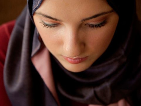 Nişanlısını qucaqladığına görə universitetdən qovuldu - VİDEO