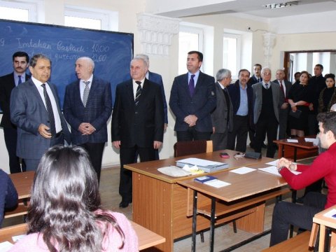 Rektor əvəzi valideynləri, jurnalistləri bir araya topladı - FOTOLAR     