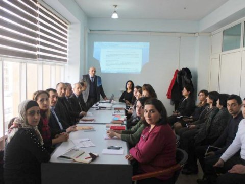 VIII sinifin “Kimya” dərsliyi müzakirə edildi