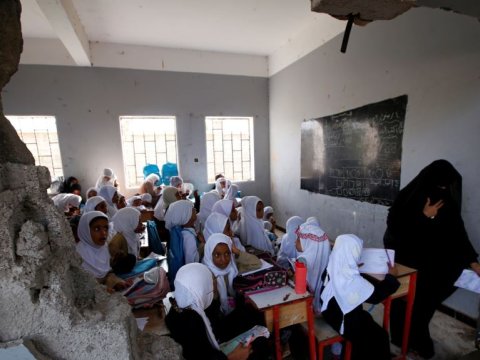 Aclıq və ölümlə döyüşən şagirdlər, bombalanan məktəblər, əlacsız müəllimlər –Təsirli  video  