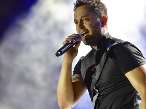 Məşhur müğənni təhsilə 250 min pul bağışladı