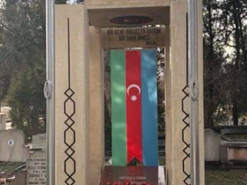 Rəsulzadənin məzarından  \