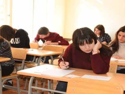 Universitetlərdə qış imtahanları: yazılı, şifahi, test üsulu - Tələbələr nəzarətçilərdən NARAZIDIR      