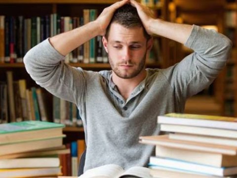 “Universitetin həyətindəki heykəlin gözünə baxan tələbələr imtahanlardan kəsilir” – Qəribə adətlər  