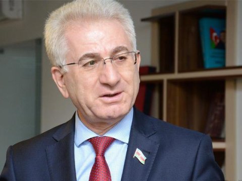 Deputat təhsil ekspertlərini qınadı    