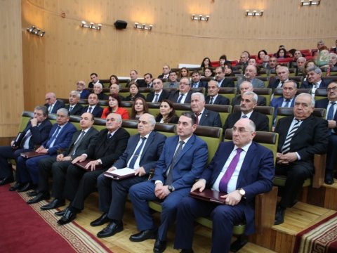 Akademiya ipəkqurdunun yeni yaradılmış iki cins və hibridini təqdim etdi  