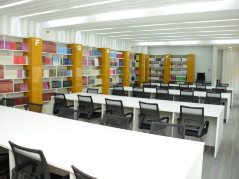  Bir universitetimizin kitabxanasında otaq rezerv edilir, digərində isə kitab tapılmır – Tələbə iradları