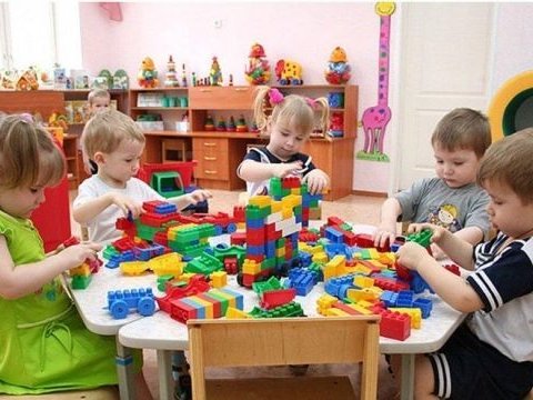 Bağçaları “uşaq həbsxanası”na döndərən lazımsız şərtlər, ağır normativlər – Ekspertdən tutarlı iradlar  