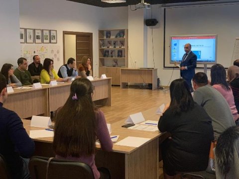 Zal nəzarətçiləri üçün təlim başladı