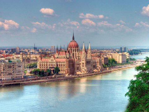 Rumıniyada oxumaq istəyənlər üçün əla şans  