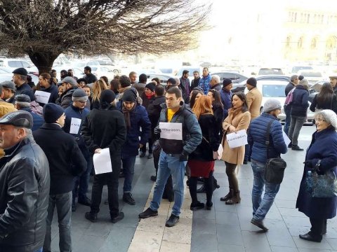 Yerevan Dövlət Universitetinin əməkdaşları etiraz aksiyasına başladı