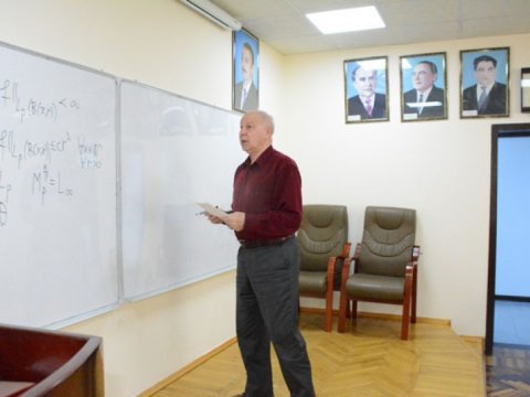 Riyaziyyat və Mexanika İnstitutunda rusiyalı alimin məruzəsi dinlənilib