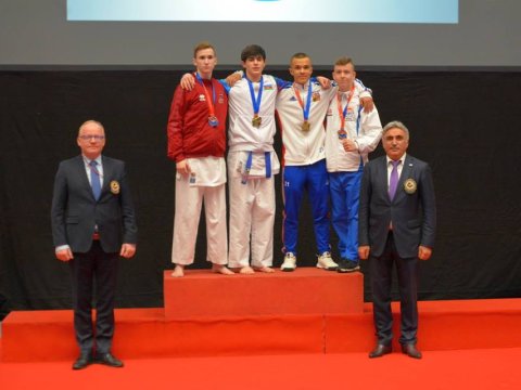 X sinif şagirdi ikiqat Avropa çempionu oldu